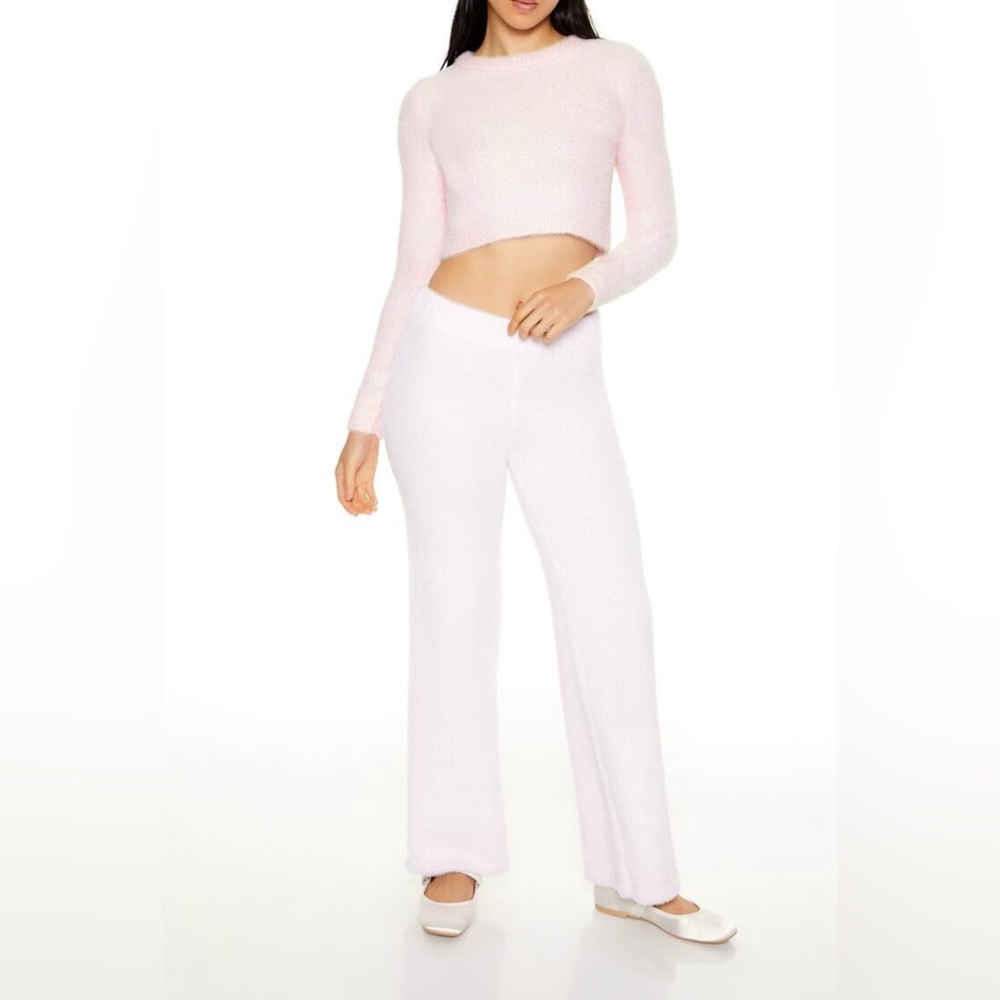 NWT Forever 21 fuzzy two-piece set in the color blossom 🌸